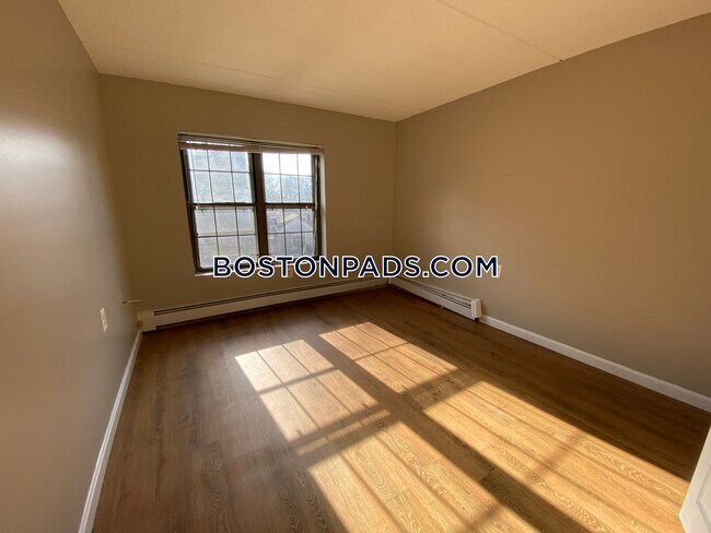 Building Photo - 757 Highland Ave