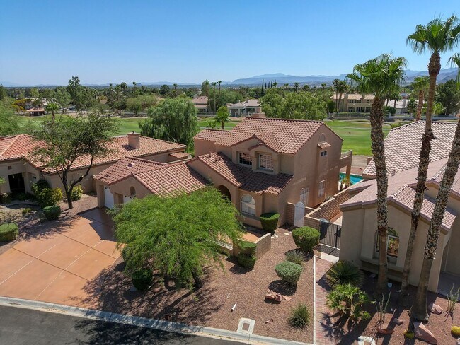 Building Photo - POOL HOME WITH LUSCIOUS GOLF COURSE & MAJE...