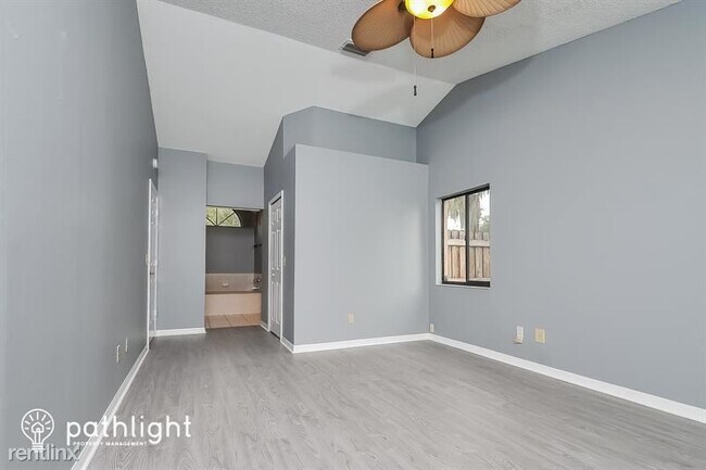 Building Photo - 4 br, 2 bath House - 3213 Stevenson Street...