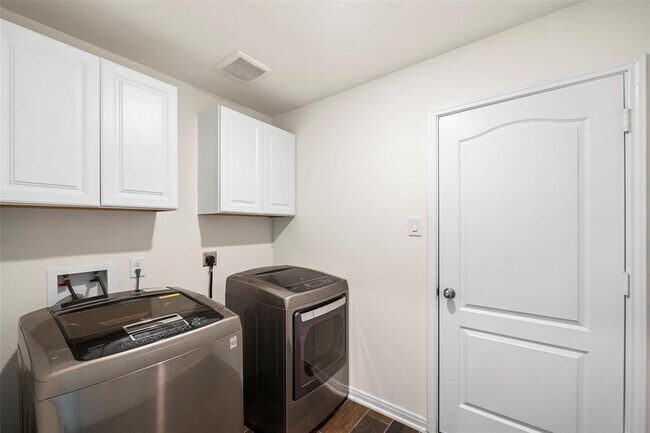 Building Photo - 9312 Sandoval Cir