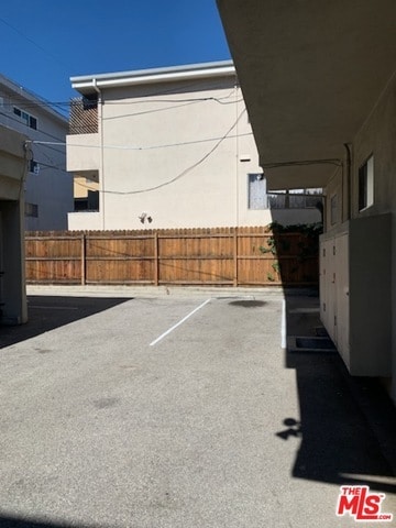 Building Photo - 1315 N Poinsettia Pl