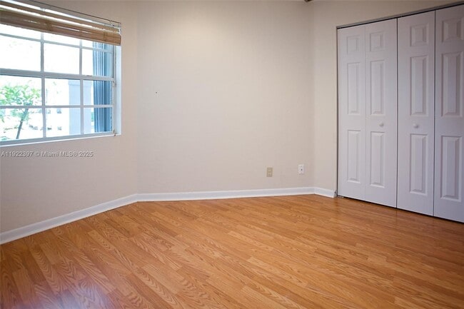 Building Photo - 1361 Cottonwood Cir