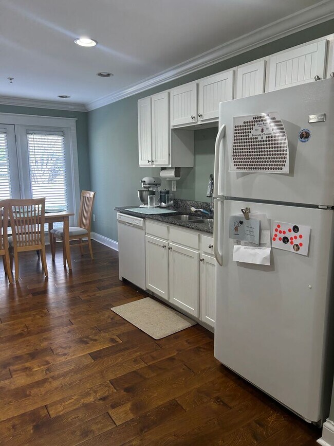 Building Photo - 01-102 Ball