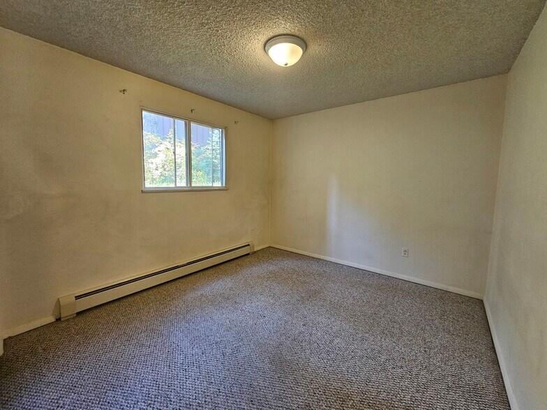 Building Photo - 10215 Ute Pass Ave