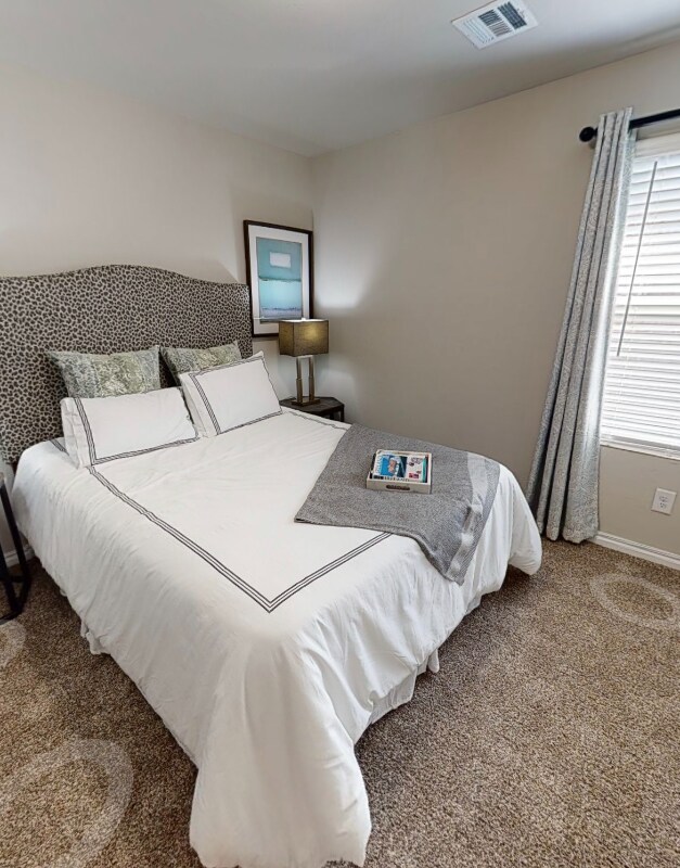 Building Photo - 2717 Phelps Dr