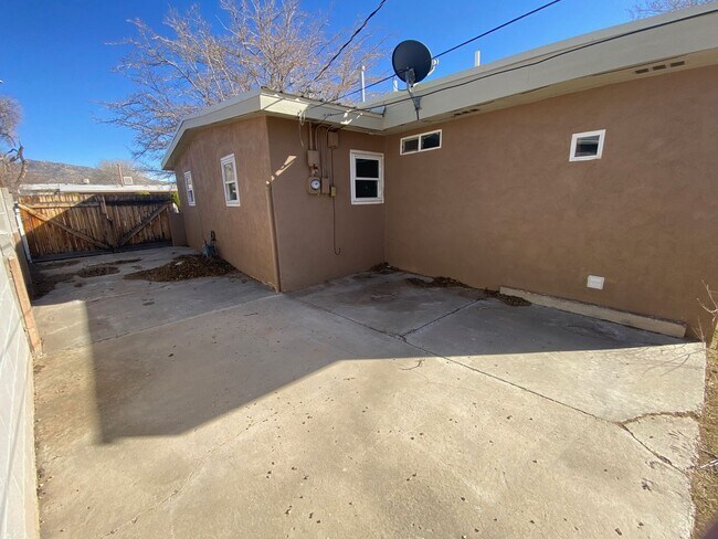 Building Photo - Beautiful 3 bedroom