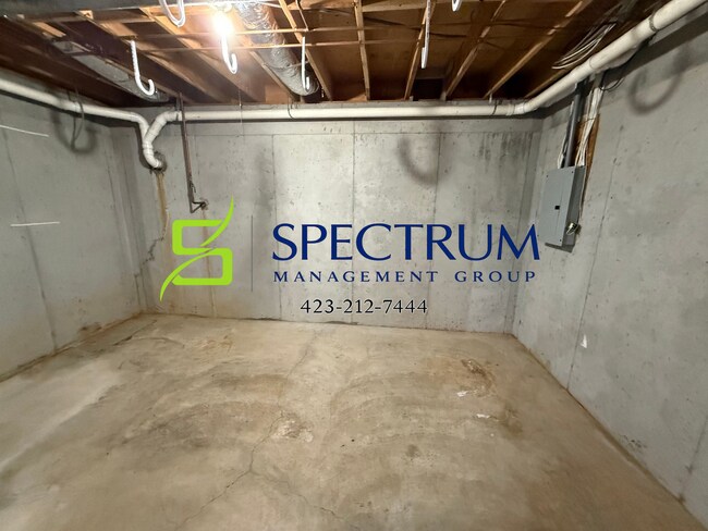 Building Photo - 2 Bedroom 1.5 Bath duplex with basement garage.