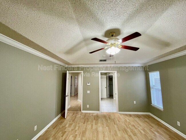 Building Photo - 2127 Forest Gate Dr W
