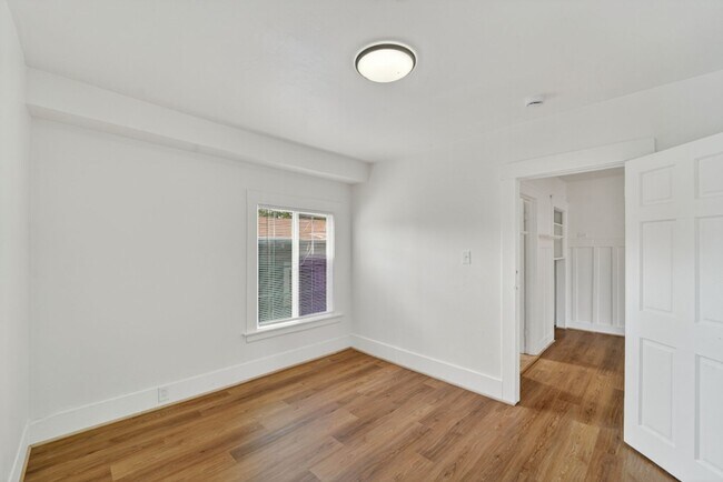 Building Photo - 4114 E 17th St