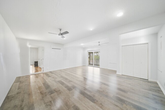 Building Photo - 2111 Beall St