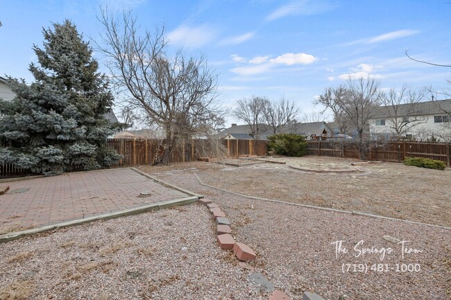 Building Photo - Updated 3BD/3BA Fountain Home w/ A/C!