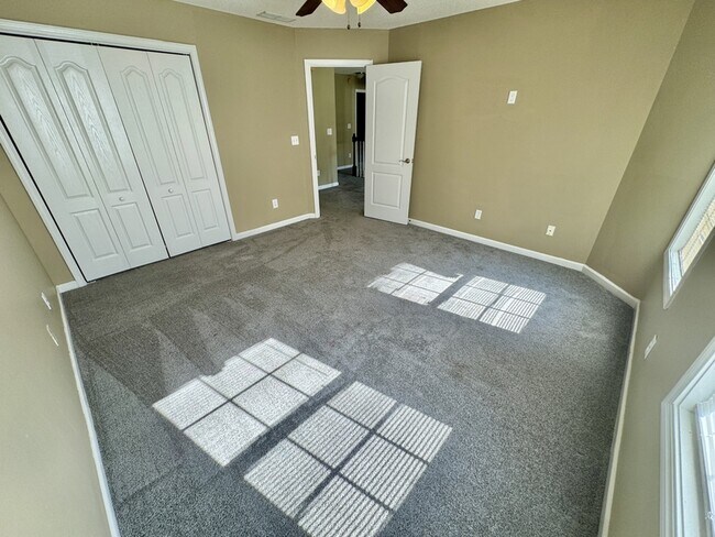 Building Photo - 431 Whitewater Tr