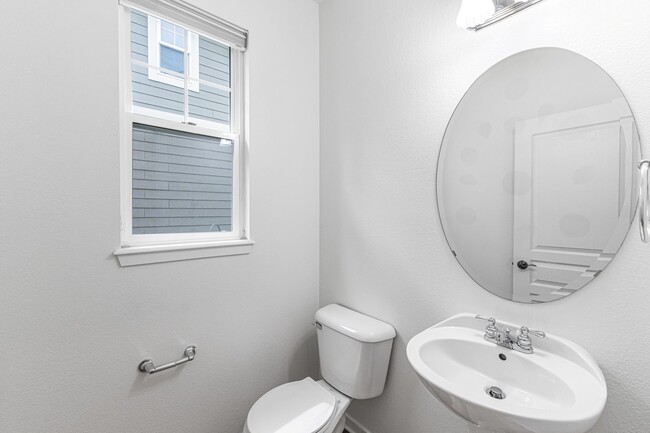 Building Photo - Gorgeous 3-Bed, 2.5-Bath Home With Great A...