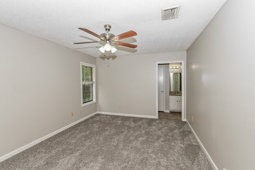 Building Photo - 6530 Castle View Cove