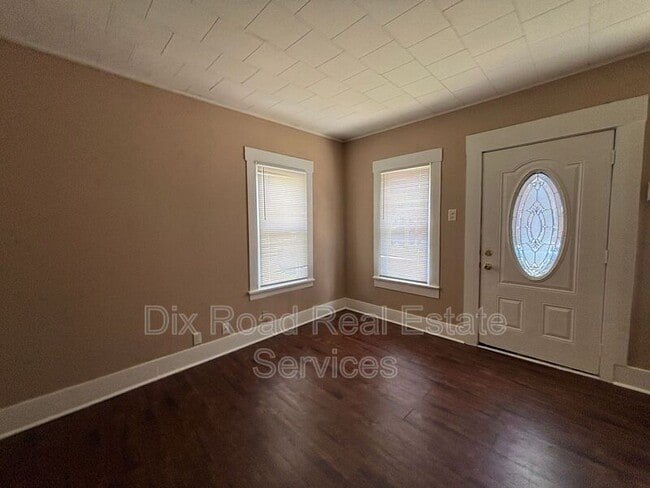 Building Photo - 123 N Miami St