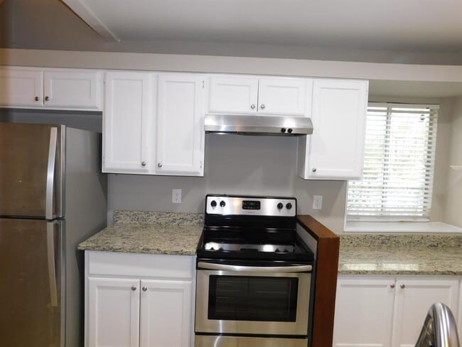 Building Photo - 1604 Summer Creek Ct