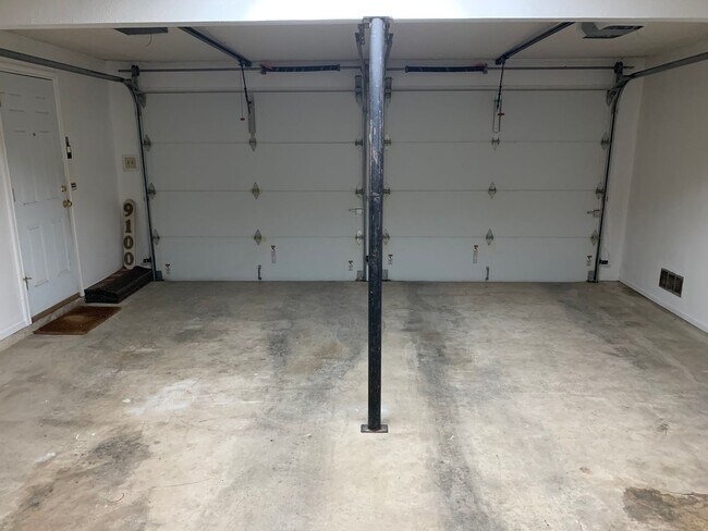 Building Photo - 9100 Tourney St