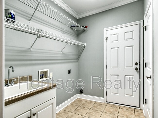 Building Photo - 1856 Greywell Rd