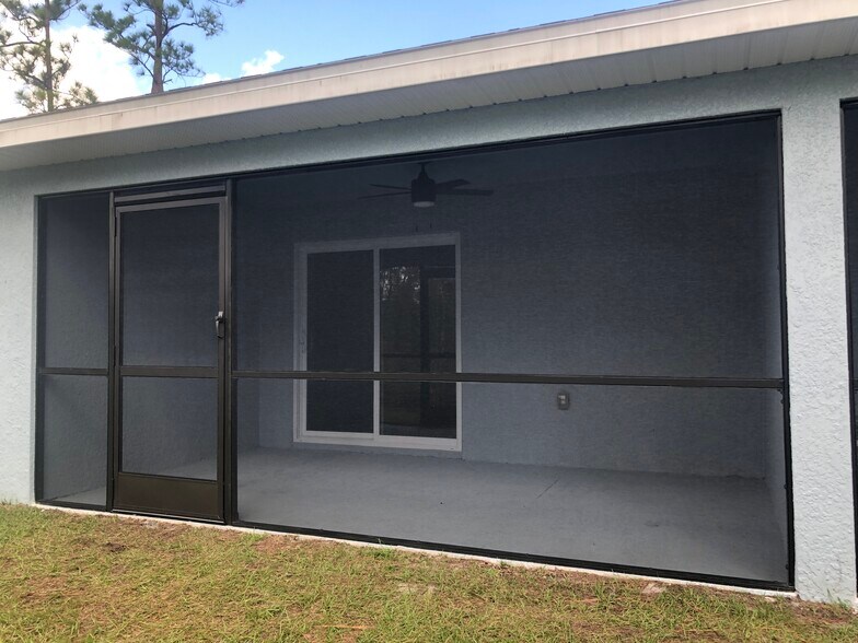 Screened in Patio - 24487 Zephyr Ct