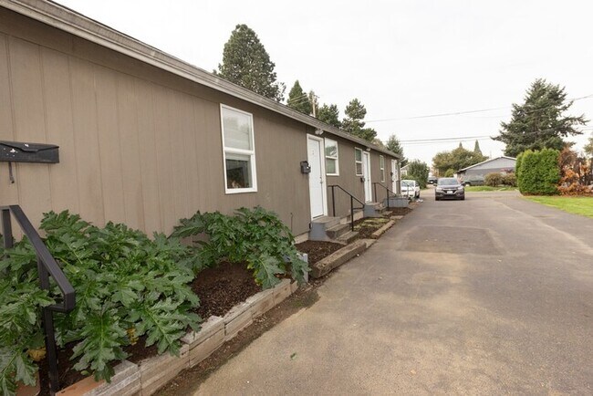 Building Photo - 4740 NE 99th Ave