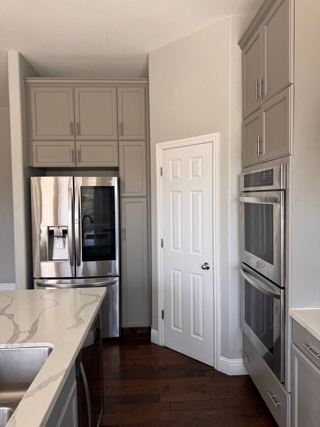 Building Photo - Beautiful single family home