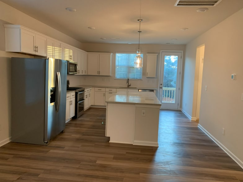 Building Photo - 12031Remarque Hill Rd