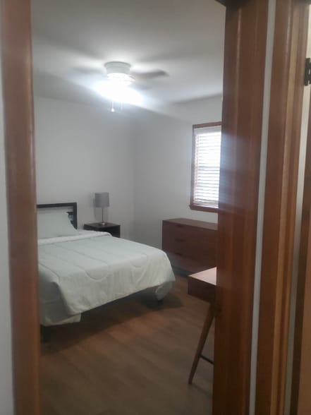 Building Photo - 1215 W Elm St