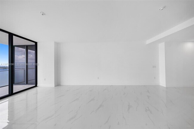 Building Photo - 700 NE 24th St