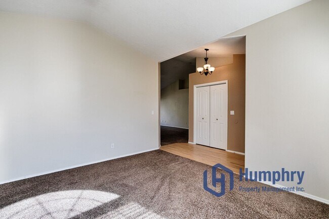 Building Photo - Charming home minutes from Settler's Park