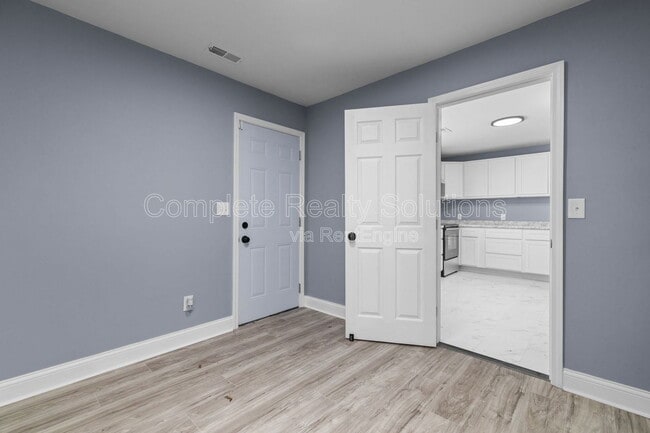 Building Photo - 9722 Lorna Ln