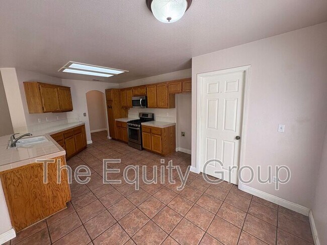 Building Photo - 2935 S Aspen St