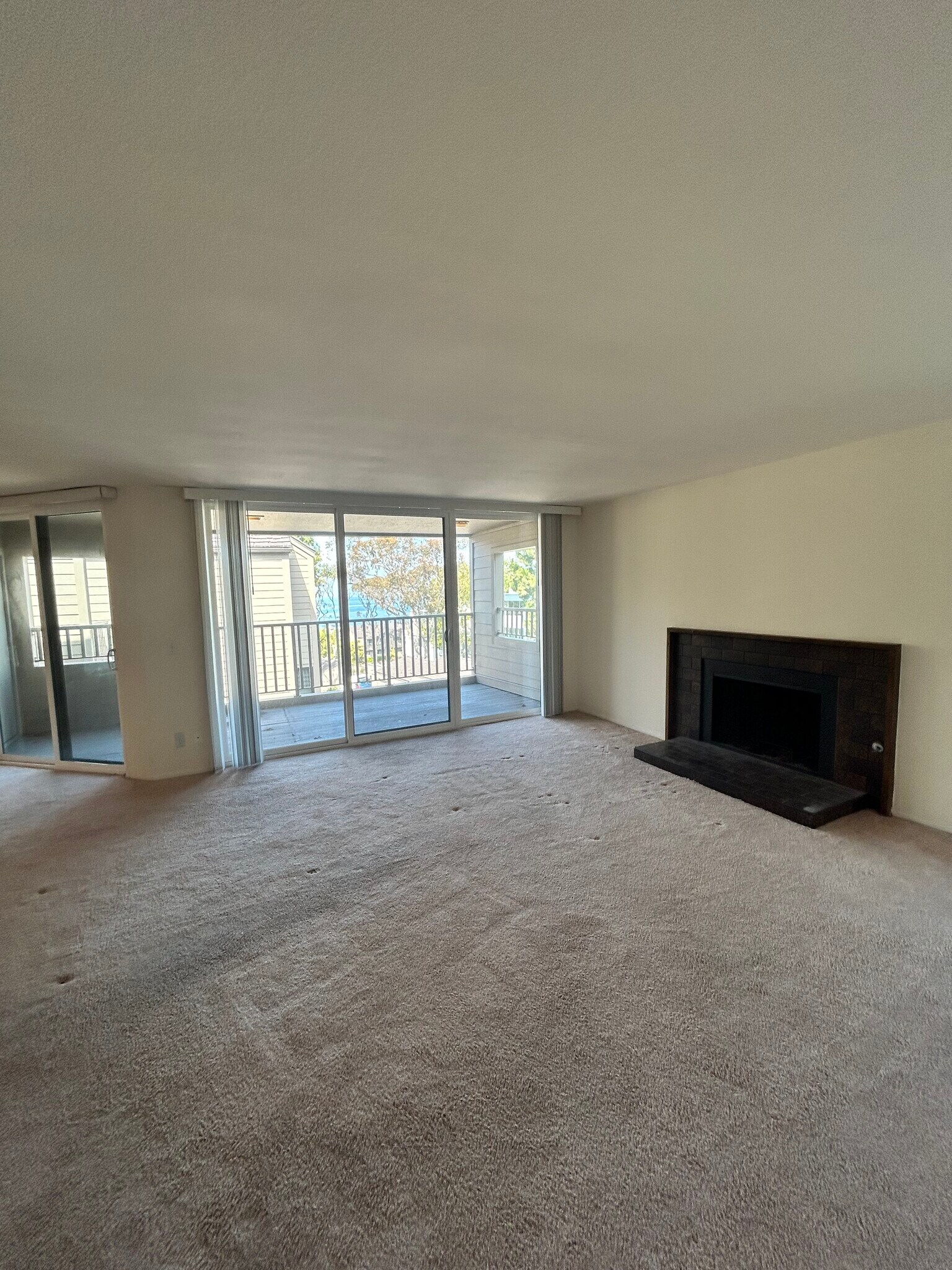 Building Photo - 255 Sea Forest Ct
