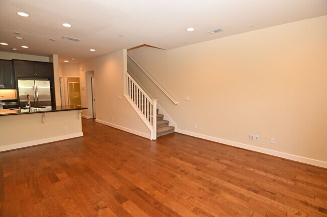 Building Photo - Tralee Village-Tri-Level Townhome, Modern Finished, Community Amenties (580 & Hopyard)