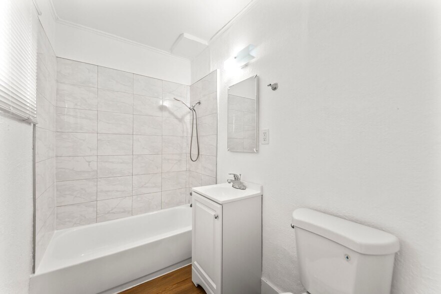 Building Photo - 1254 W 110th St