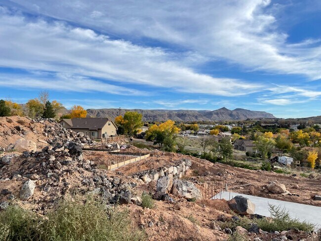 Building Photo - Great home located in Hurricane!