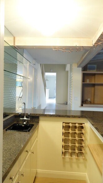 Building Photo - 1100 La Senda Dr