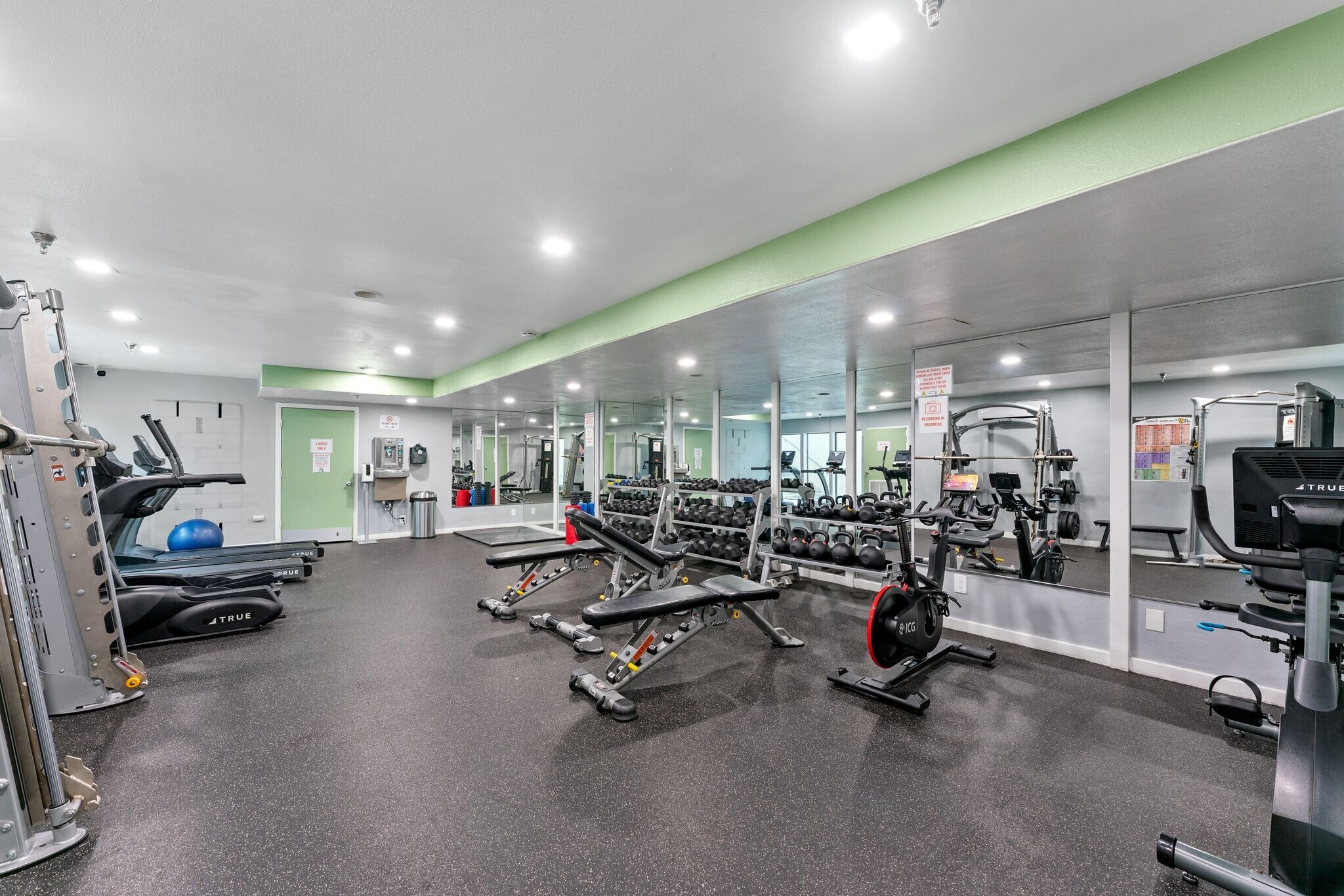 Building Photo - 8650 Gulana Ave