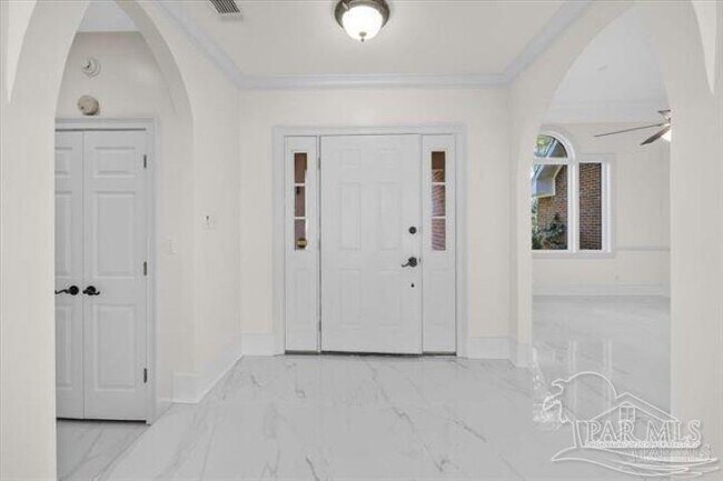Building Photo - 4700 Bohemia Dr