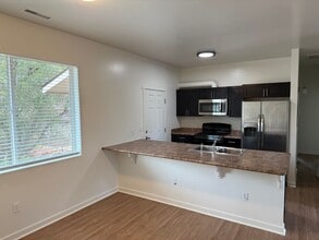 Building Photo - Forest Glen