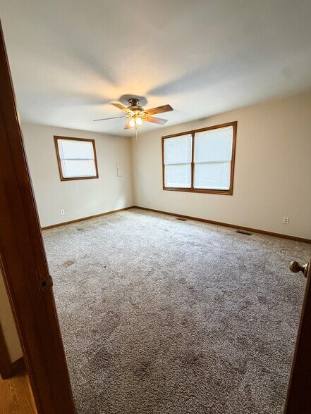 Building Photo - 812 Free Silver Rd