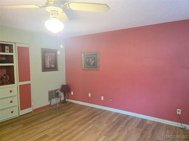 Building Photo - 25 Holly Ct