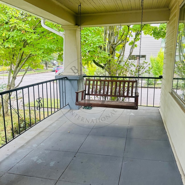 Building Photo - 3905 NE 16th Ave