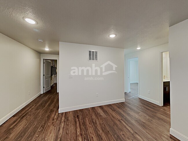 Building Photo - 1378 White St