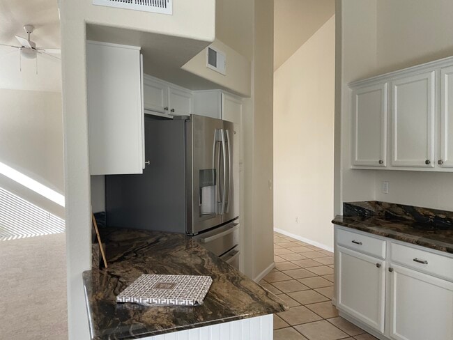 Building Photo - 4307 E South Fork Dr