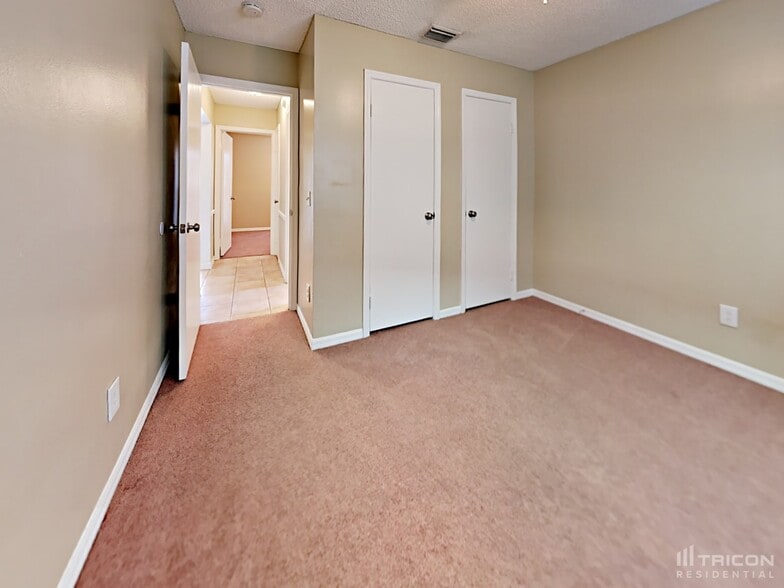Building Photo - 1028 Hardwood Dr
