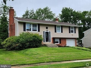 Building Photo - 2622 Boxwood Dr