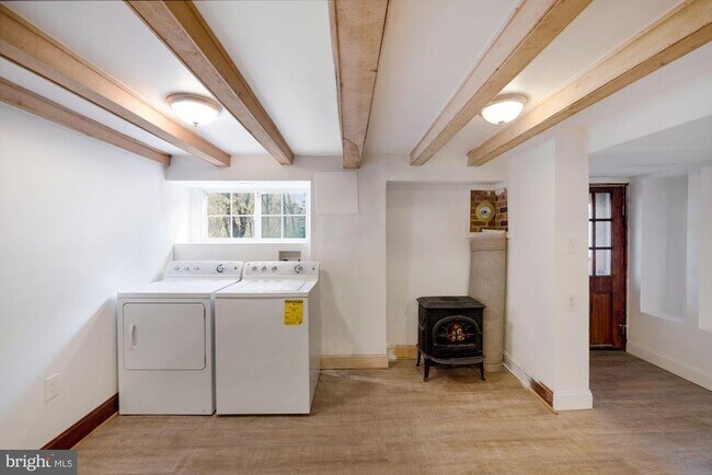 Building Photo - 41788 Stumptown Rd