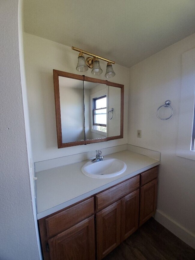 Building Photo - 6 bedroom, 3 bath near Downtown Bellingham!