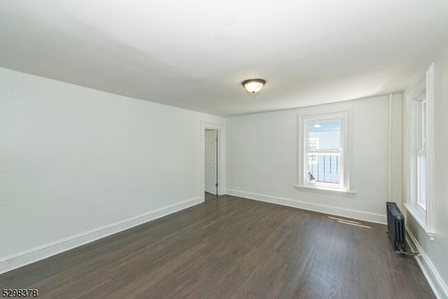 Building Photo - 54 Spruce St