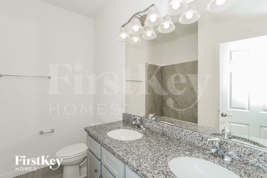 Building Photo - 531 Crown Rose Dr